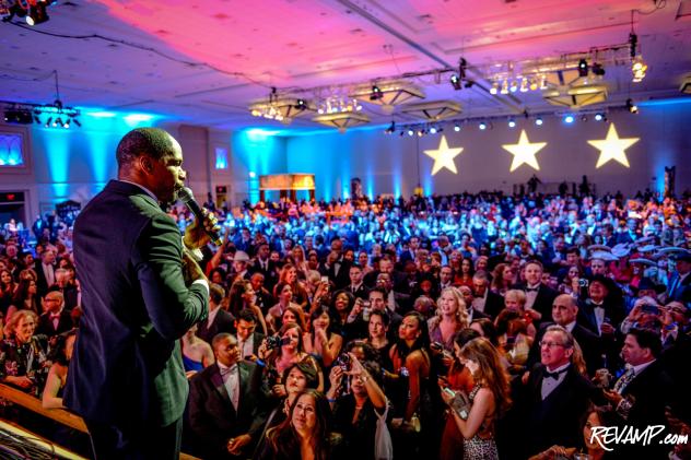 Academy Award winner Jamie Foxx addresses the crowd during the 2013 Black Tie & Boots Ball.